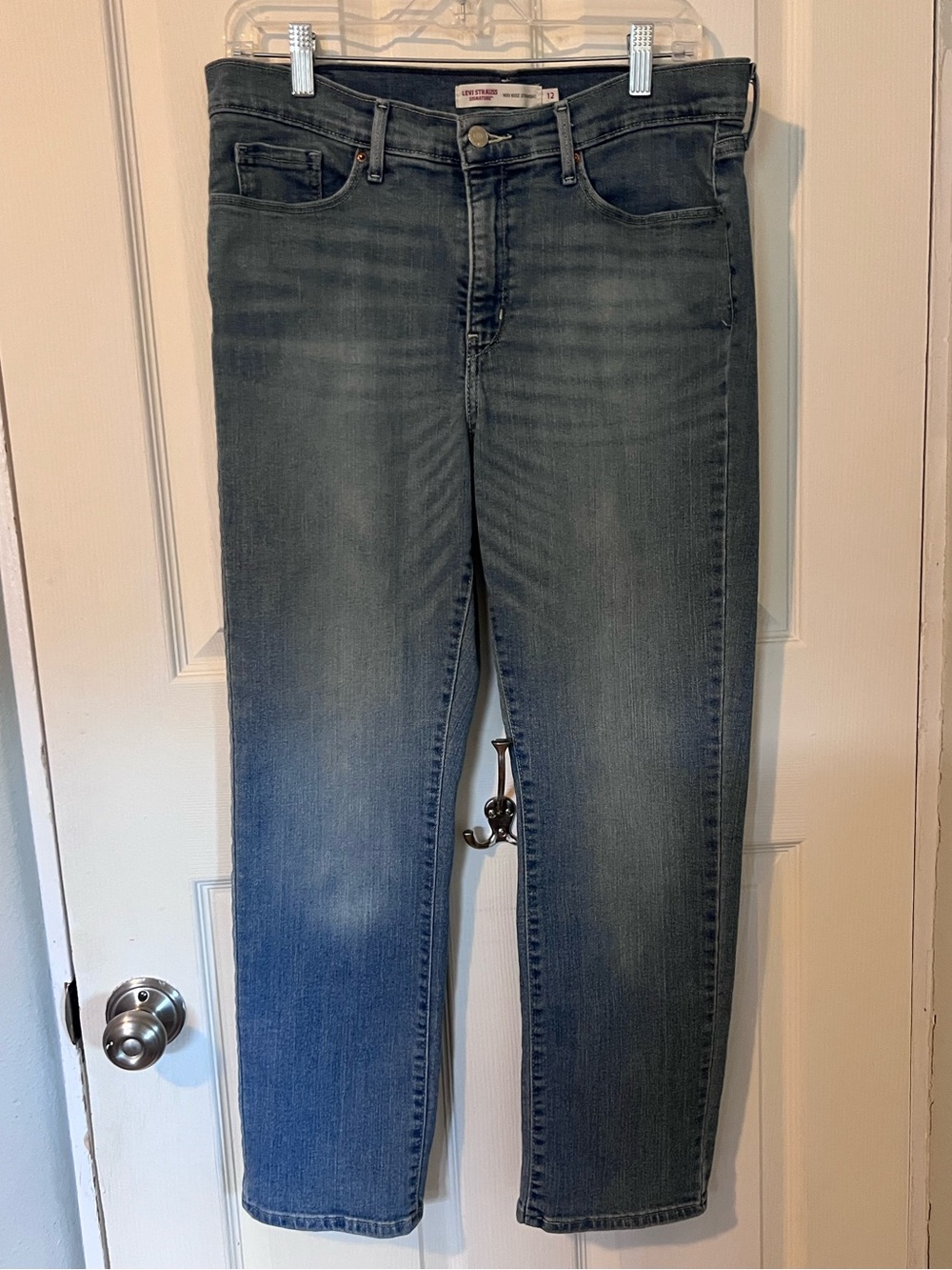Levi's Mid Rise Straight Jeans - light wash size 12